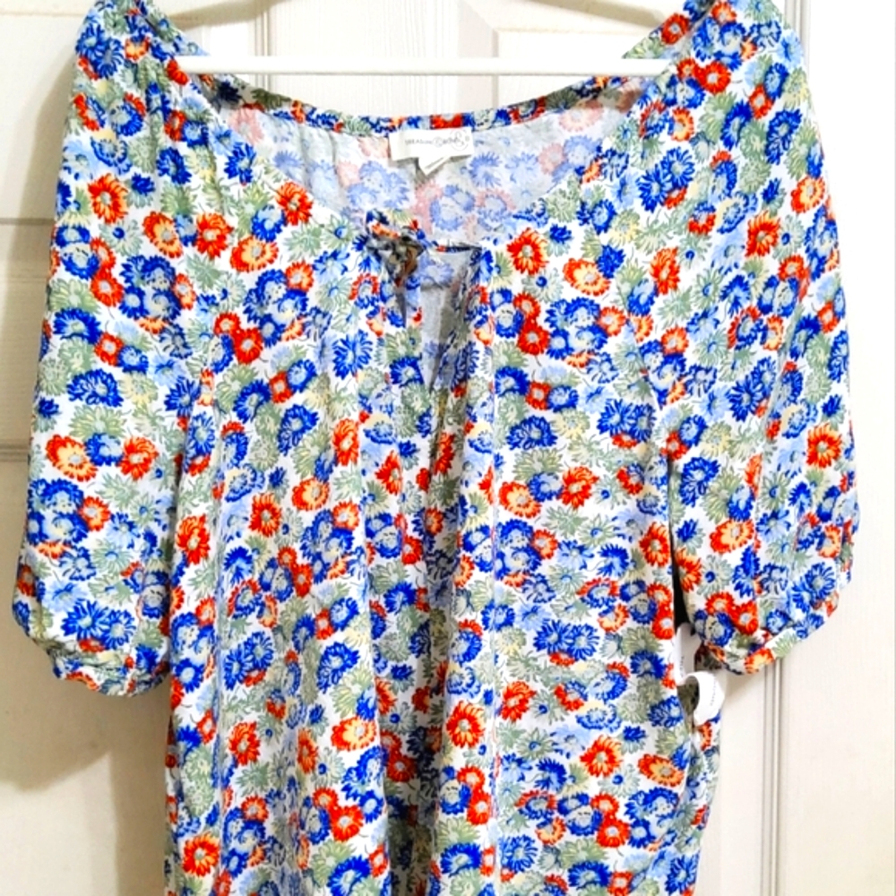 Boho Size M, ptp 22.5" length 25.5"  Comfy